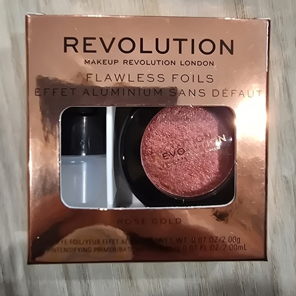 Revolution Makeup Flawless Foils Eye Shadow, Rose Gold - NEW - Picture 1 of 4